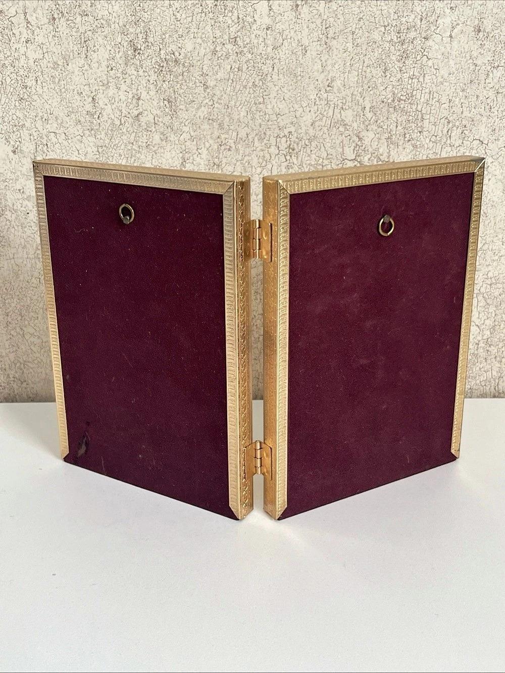 Vintage Bi-Fold Photo Frame Gold Tone Brass Textured Border 5x7 Double Hinged